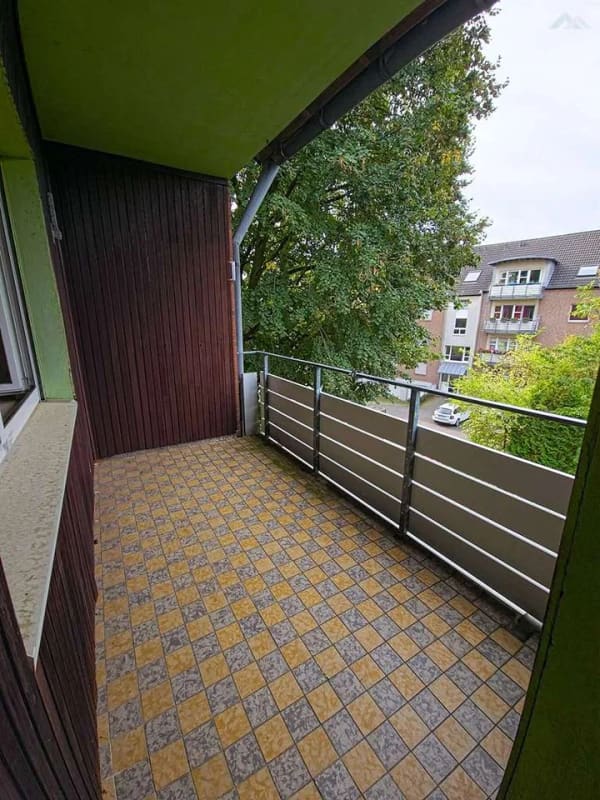 Immobilie in Tönisvorst - Viel Raum für Ihre Ideen – 4-Zimmer-Wohnung mit Gestaltungspotenzial in Vorst - Bild 1