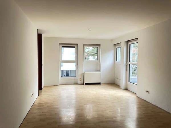 Immobilie in Sindelfingen - +++RUHIGE, CITYNAHE LAGE+++LAMINAT & FLIESEN+++BALKON+++GARAGENBOX BEI BEDARF+++HMS+++ETC.+++FREI+++ - Bild 1