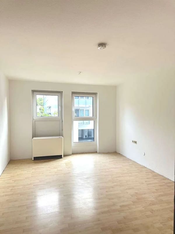 Immobilie in Sindelfingen - +++RUHIGE, CITYNAHE LAGE+++LAMINAT & FLIESEN+++BALKON+++GARAGENBOX BEI BEDARF+++HMS+++ETC.+++FREI+++ - Bild 2