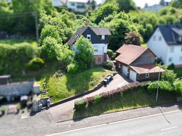 Immobilie in Münchhausen - Einfamilienhaus mit Freiraum und viel Potenzial in Münchhausen - Bild 0