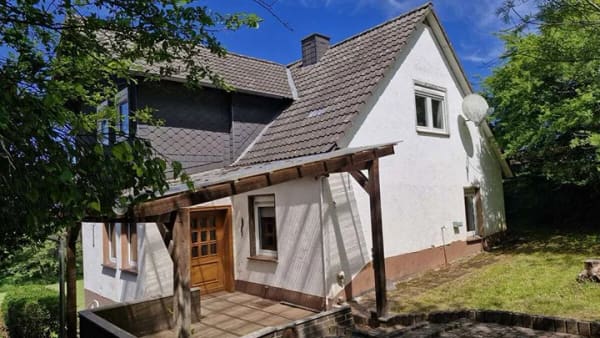 Immobilie in Münchhausen - Einfamilienhaus mit Freiraum und viel Potenzial in Münchhausen - Bild 1