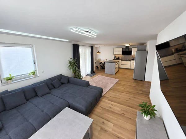 Immobilie in Stephansposching - Sofort freie 3-Zimmer-Gartenwohnung mit Terrasse, Fußbodenheizung und stufenlosem Zugang - Bild 1