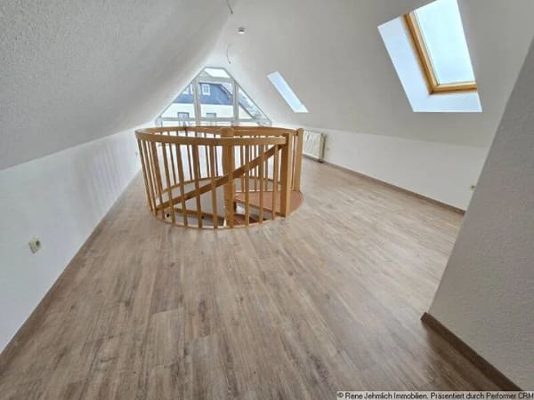 Immobilie in Burkhardtsdorf - Charmante Dachgeschosswohnung mit Balkon, Galerie und besonderem Wohngefühl - Bild 0