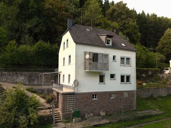 Immobilie in Malberg - Vielseitiges Zweifamilienhaus mit großzügigem Grundstück und flexiblen Nutzungsmöglichkeiten - Bild 0