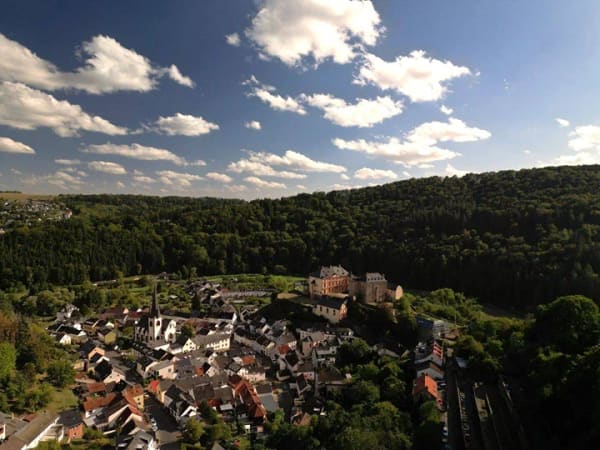 Immobilie in Malberg - Vielseitiges Zweifamilienhaus mit großzügigem Grundstück und flexiblen Nutzungsmöglichkeiten - Bild 3