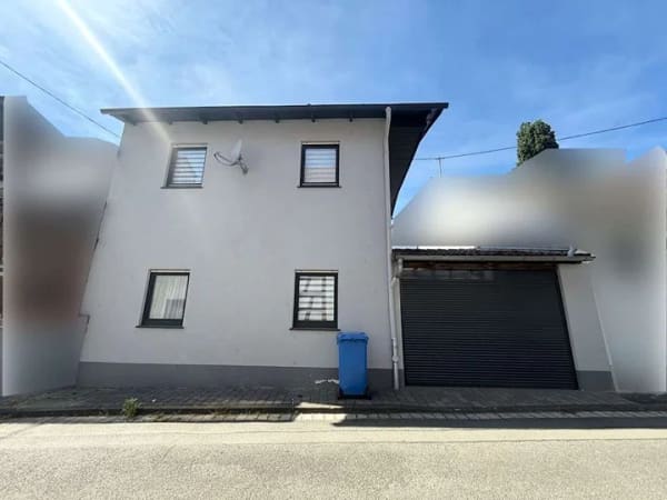 Immobilie in Selters (Taunus) - ---Großzügiges Wohnhaus mit Nebengebäuden, Garage und geschlossenem Innenhof--- - Bild 1