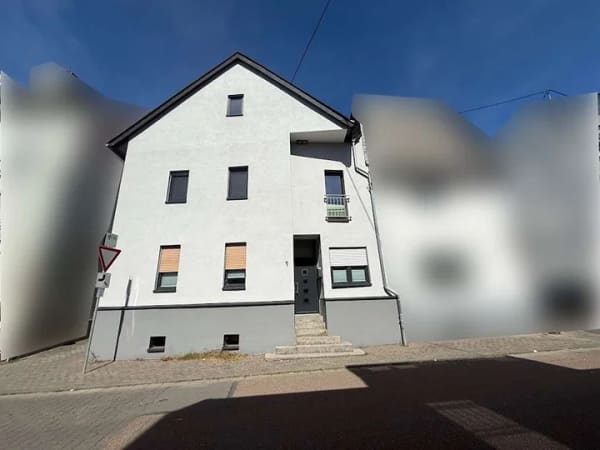 Immobilie in Selters (Taunus) - ---Großzügiges Wohnhaus mit Nebengebäuden, Garage und geschlossenem Innenhof--- - Bild 2