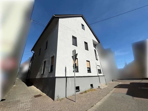 Immobilie in Selters (Taunus) - ---Großzügiges Wohnhaus mit Nebengebäuden, Garage und geschlossenem Innenhof--- - Bild 3