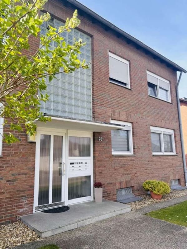 Immobilie in Kerpen - TOP gepflegtes Mehrfamilienhaus mit 7 Wohneinheiten! BETONGOLD in Kerpen Blatzheim - Bild 1