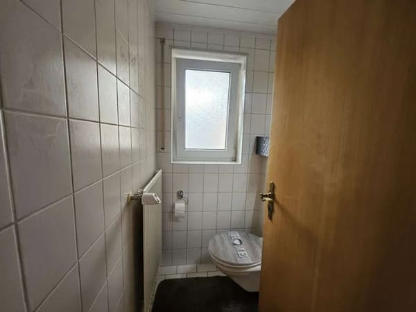 Immobilie in Essingen - Zweifamilienhaus mit Garten in ruhiger Lage von Essingen - Bild 2