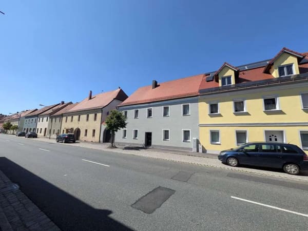 Immobilie in Schnaittenbach - Mehrfamilienhaus im Kern von Schnaittenbach mit Erweiterungs-Potential - Bild 0