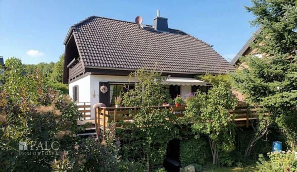 Immobilie in Ruppichteroth - Ein Zuhause mit vielen Möglichkeiten – Fertighaus mit Einliegerwohnung & Garten - Bild 1