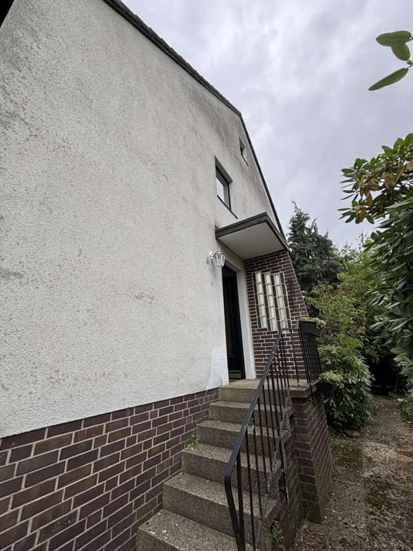 Immobilie in Uetze - Zweifamilien-DHH mit großem Grundstück in Uetze-Kernstadt - Bild 2