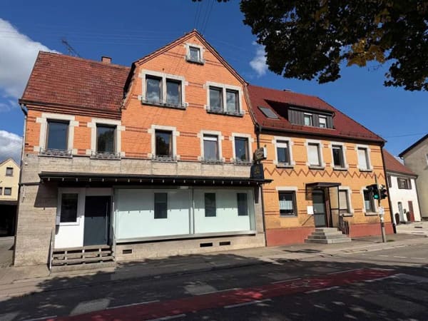 Immobilie in Mögglingen - Hochwertig modernisiertes Dreifamilienwohnhaus mit eigenen PKW-Stellplätzen im Herzen von Mögglingen - Bild 2