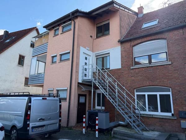 Immobilie in Mögglingen - Hochwertig modernisiertes Dreifamilienwohnhaus mit eigenen PKW-Stellplätzen im Herzen von Mögglingen - Bild 3
