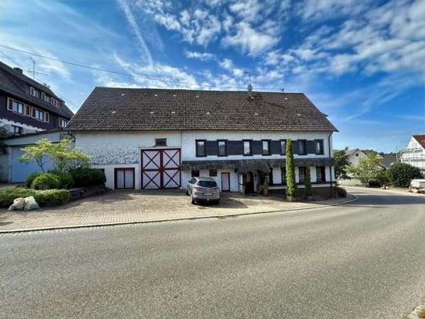 Immobilie in Dornstetten - Außergewöhnliches Anwesen mit viel Potenzial – Wohnhaus mit ehemaliger Gastronomie & Ökonomiegebäude - Bild 0