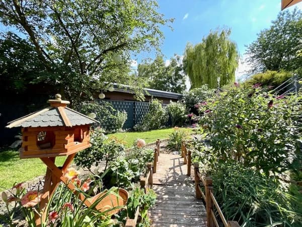 Immobilie in Wallertheim - VERKAUFT - Freistehend und modernisiert in idyllischer Lage mit traumhaftem Garten - Spaziergang vor der Tür - Bild 2