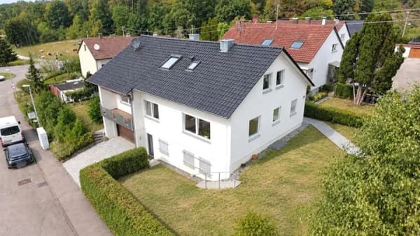 Immobilie in Frickenhausen - Großzügiges Familiendomizil mit vielfältigem Potential - Bild 0