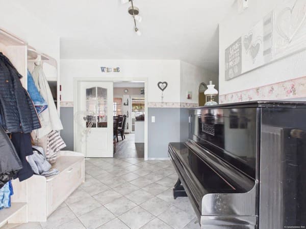 Immobilie in Hattstedt - Traumhaus mit Außenpool, 4 Garagen & 200m² Halle- Gewerbe erforderlich. - Bild 4