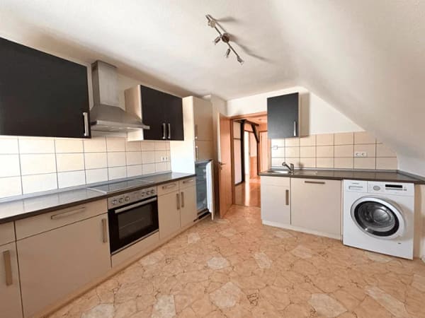 Immobilie in Denkendorf - Charmante Dachgeschosswohnung mit Potenzial, moderner Ausstattung und attraktiver Rendite - Bild 2
