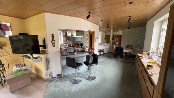Immobilie in Eisenberg - Mehrfamilienhaus mit Ausbaupotenzial, großem Garten und moderner Energietechnik - Bild 0