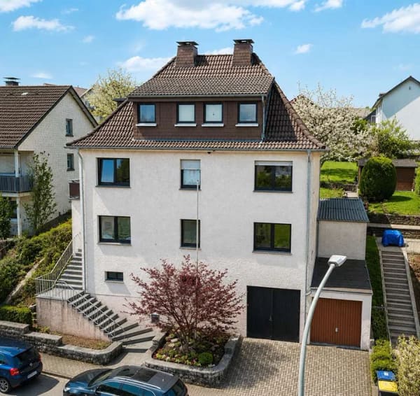 Immobilie in Altenbeken - Zweifamilienhaus im Herzen Altenbekens 874 m² Grundstück – provisionsfrei von privat - Bild 0