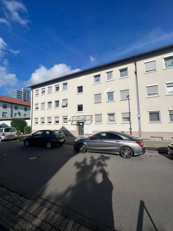 Immobilie in Leonberg - Charmante 2-Zimmer-Wohnung in zentraler Lage - Langjährig vermietet mit Entwicklungspotenzial - Bild 2
