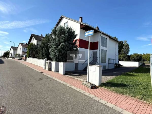 Immobilie in Eisenberg (Pfalz) - Vielseitiges Mehrfamilienhaus mit Praxisfläche und Entwicklungspotenzial in Kerzenheim - Bild 0