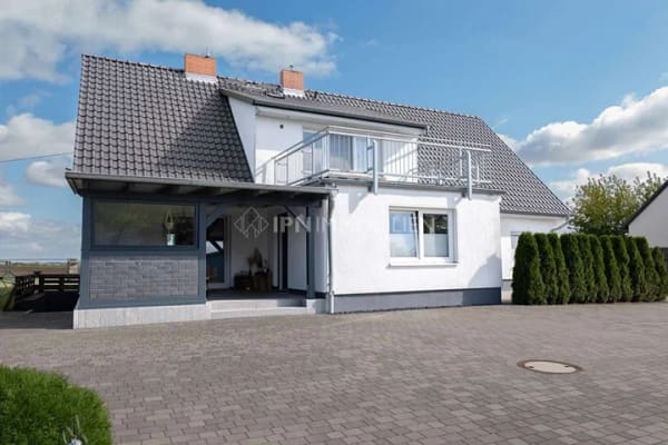Immobilie in Dummerstorf - Landglück bei Rostock: Familienhaus mit Einliegerwohnung, Pool und Partyraum - Bild 0