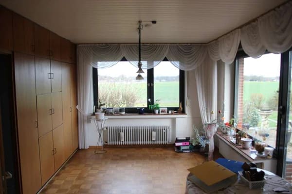 Immobilie in Bedburg-Hau - Zweifamilienhaus in malerischer Feldrandlage – Ihr neues Zuhause erwartet Sie! - Bild 1
