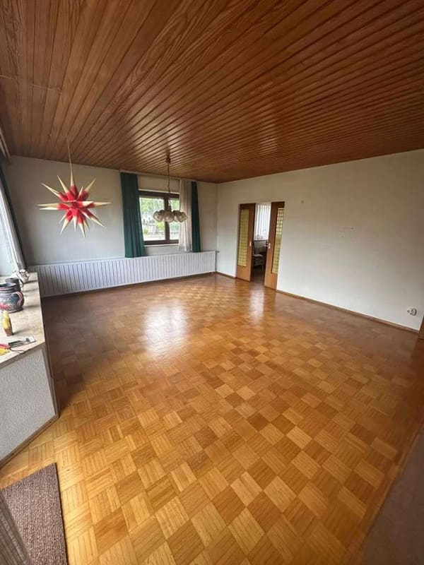 Immobilie in Bernstadt - Wohnhaus in Bernstadt mit großem Grundstück - Bild 2