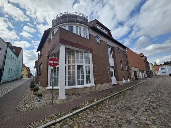 Immobilie in Gnoien - Zweifamilienhaus mit Büroeinheit in der Innenstadt von Gnoien - Bild 0