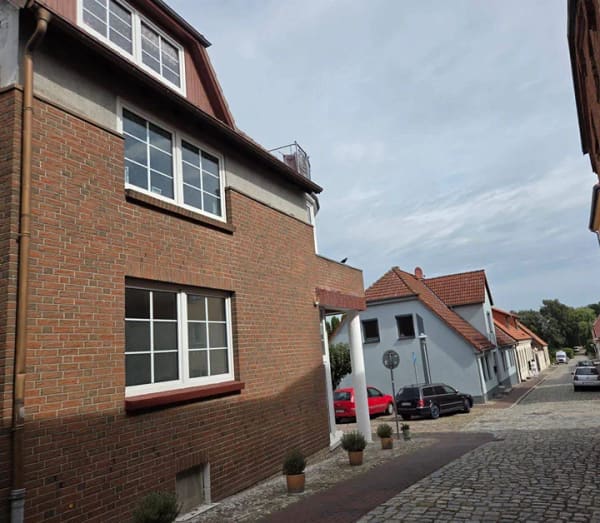 Immobilie in Gnoien - Zweifamilienhaus mit Büroeinheit in der Innenstadt von Gnoien - Bild 1