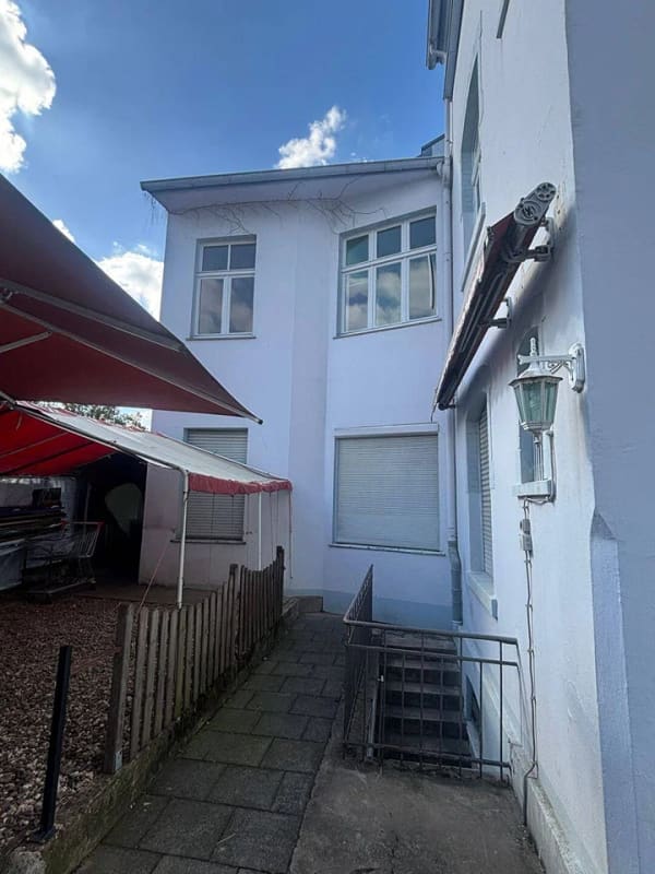 Immobilie in Troisdorf - Gepflegtes, jedoch sanierungsbedürftiges Mehrfamilienhaus in Troisdorf Innenstadt mit viel Potenzial - Bild 2