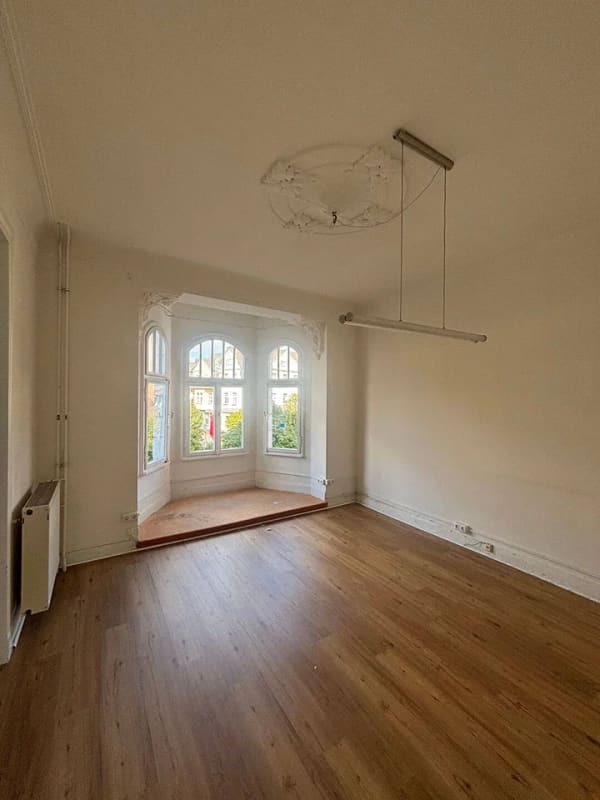 Immobilie in Troisdorf - Gepflegtes, jedoch sanierungsbedürftiges Mehrfamilienhaus in Troisdorf Innenstadt mit viel Potenzial - Bild 3