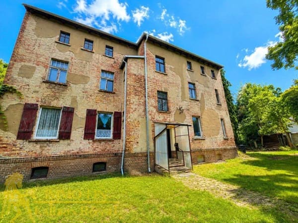 Immobilie in Döbern - Mehrfamilienhaus in Döbern - großzügiges Grundstück trifft auf umfassende Gestaltungsmöglichkeiten - Bild 1