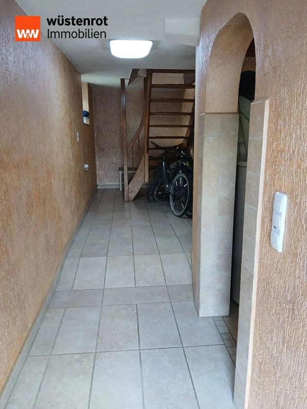 Immobilie in Altdorf bei Nürnberg - Saniertes Bauernhaus in Altdorf-Oberrieden Landhausstil mit gehobenen Standards - Bild 1