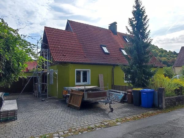 Immobilie in Zeil am Main - Teilrenoviertes Einfamilienhaus in glanzvoller Lage von Zeil - Bild 1