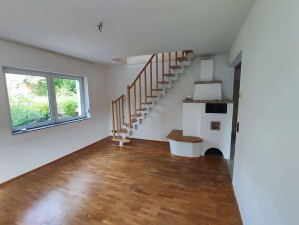 Immobilie in Zeil am Main - Teilrenoviertes Einfamilienhaus in glanzvoller Lage von Zeil - Bild 2