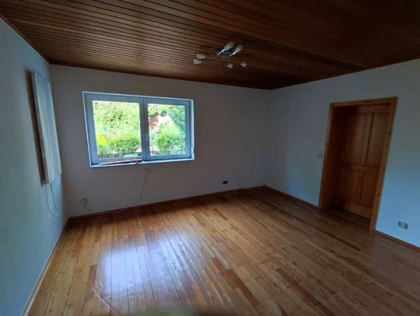 Immobilie in Zeil am Main - Teilrenoviertes Einfamilienhaus in glanzvoller Lage von Zeil - Bild 3