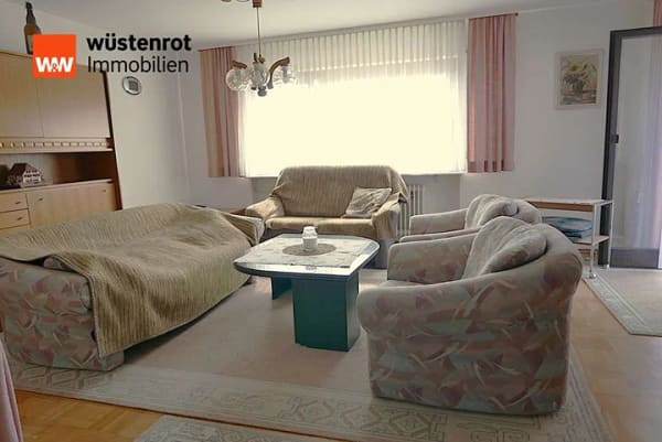 Immobilie in Dornstetten - Geräumige 4-Zimmerwohnung mit großem geschlossenem Balkon (Schiebefenster) u. Garage in Dornstetten! - Bild 2