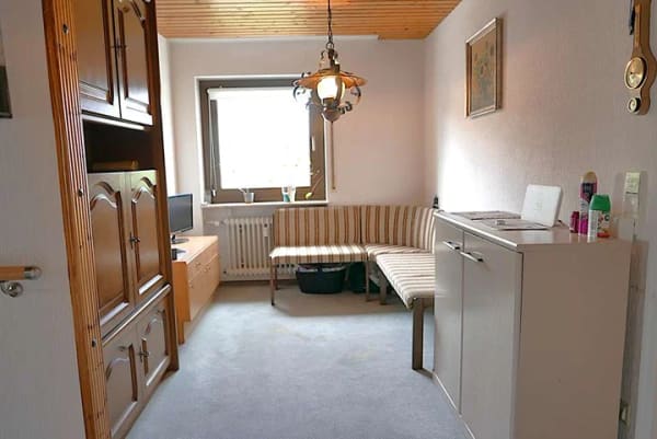 Immobilie in Dornstetten - Geräumige 4-Zimmerwohnung mit großem geschlossenem Balkon (Schiebefenster) u. Garage in Dornstetten! - Bild 4