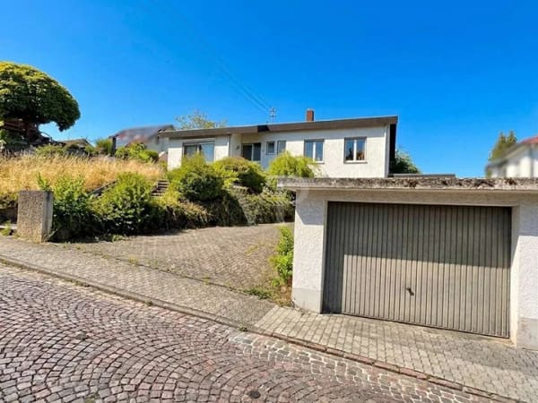 Immobilie in Schweigen-Rechtenbach - Wohnen auf einer Ebene mit Weitblick vom sonnigen Garten - Bild 0