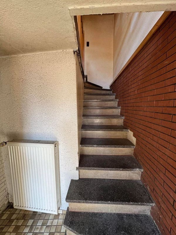 Immobilie in Schallodenbach - Schallodenbach - Renovierungsbedürftiges Einfamilienhaus mit Garage - Bild 3