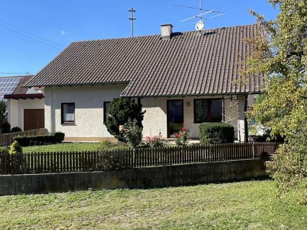 Immobilie in Pfaffenhausen - Renovierungsbedürftiges Einfamilienhaus mit viel Potenzial in Schöneberg - Bild 0