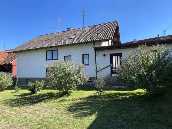 Immobilie in Pfaffenhausen - Renovierungsbedürftiges Einfamilienhaus mit viel Potenzial in Schöneberg - Bild 1