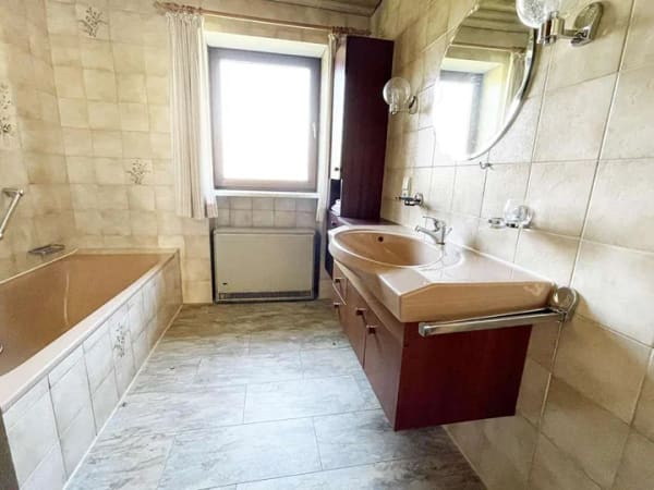 Immobilie in Pfaffenhausen - Renovierungsbedürftiges Einfamilienhaus mit viel Potenzial in Schöneberg - Bild 4
