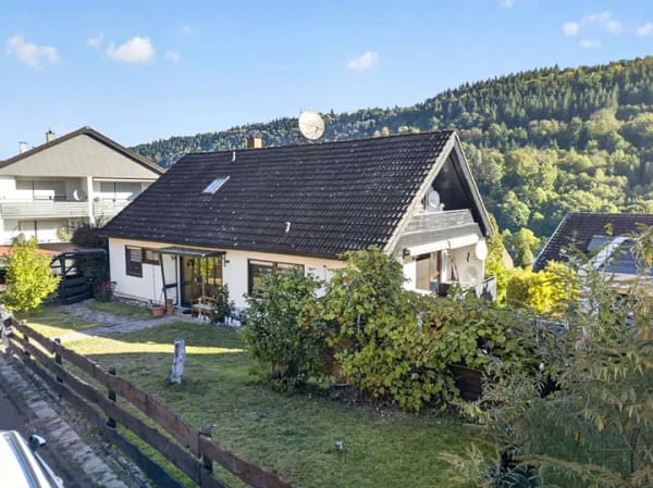 Immobilie in Unterreichenbach - Viel Platz für Ihre Wohnideen – freistehendes Haus mit Garten in Unterreichenbach. - Bild 0