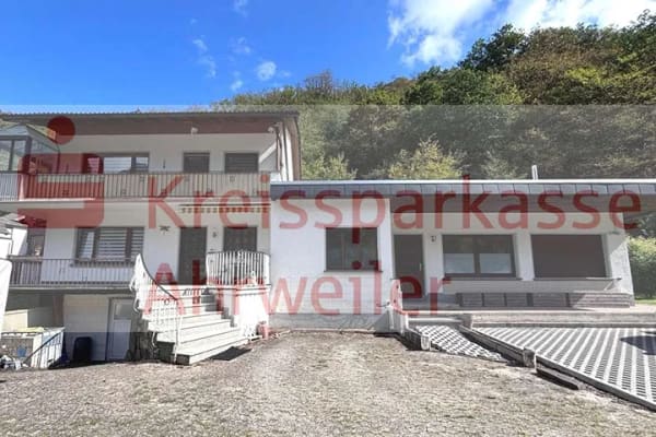 Immobilie in Ahrbrück - Viel Raum, viel Potenzial: Einfamilienhaus mit Anbau auf großem Grundstück in Ahrbrück - Bild 0