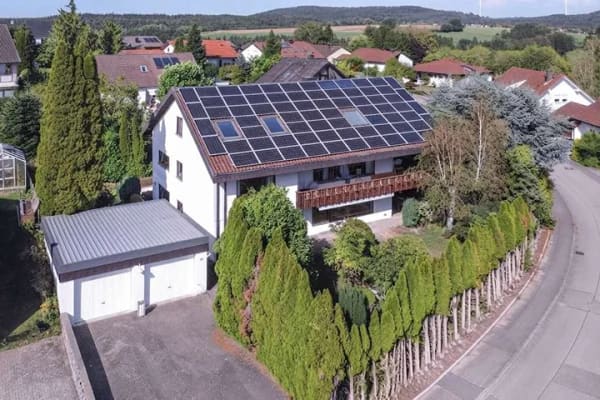 Immobilie in Adelmannsfelden - GROSSZÜGIGES MEHRGENERATIONENHAUS MIT CA. 370 m² WOHNFLÄCHE, GROSSEM GARTEN & DOPPELGARAGE - Bild 0